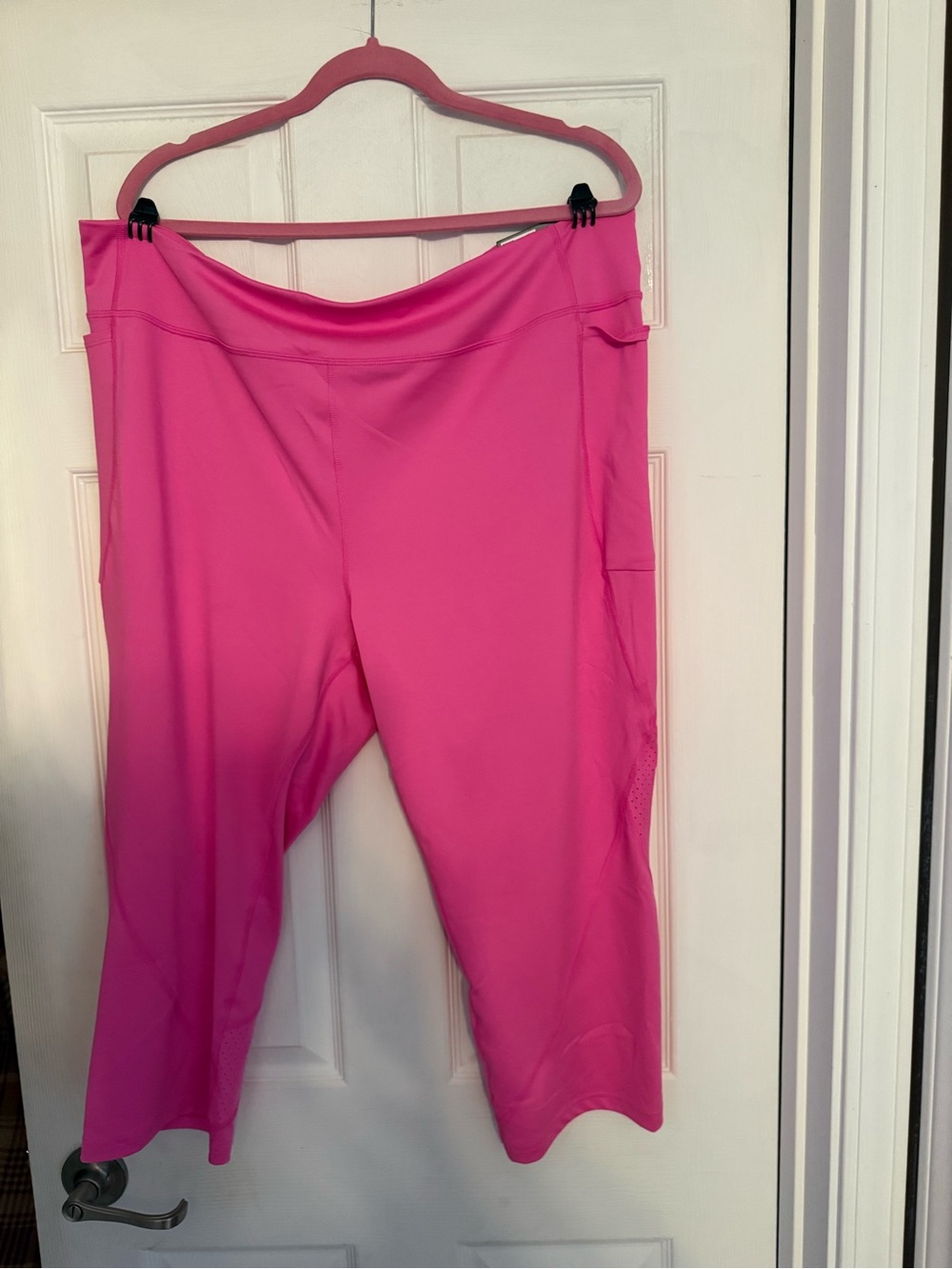 Women’s crop yoga pants
